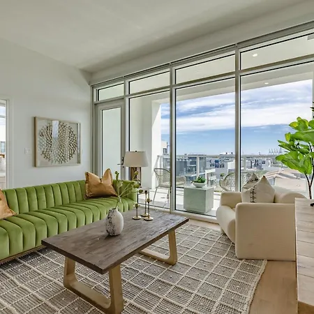 @ Marbella Lane - Sleek Corner Ocean View Apartment